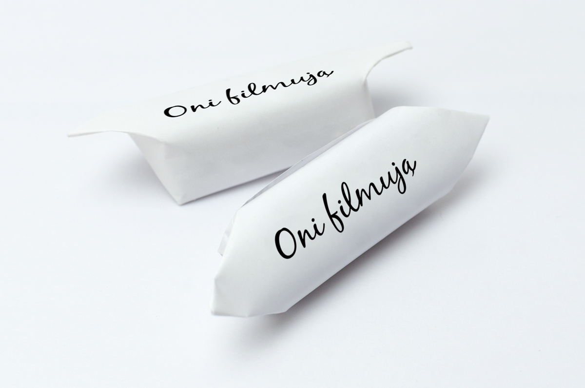 Krówki firmowe reklamowe z logo na białym papierku