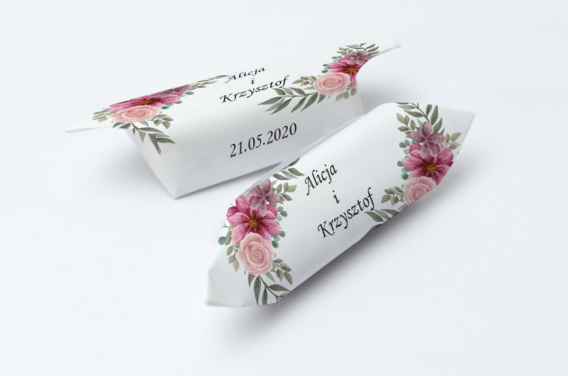 krowka-weselna-rozowe-kwiaty-1-kg-slodyczy-gramatura-papierka-60g-m2