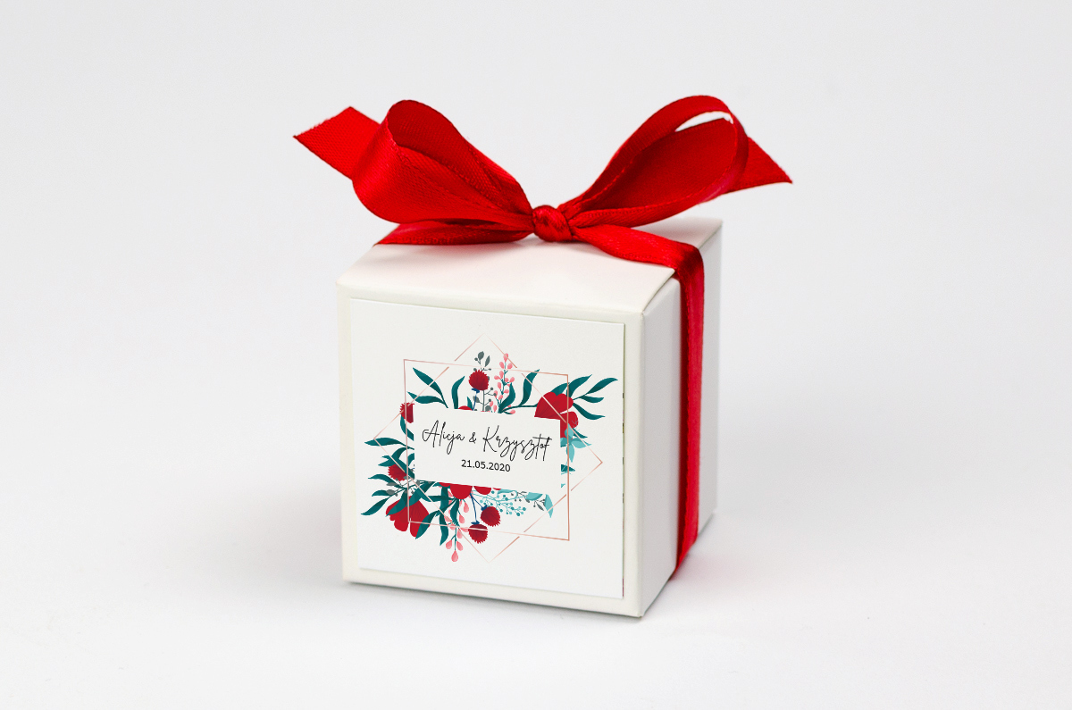 Pudełko na krówki z czerwoną kokardą