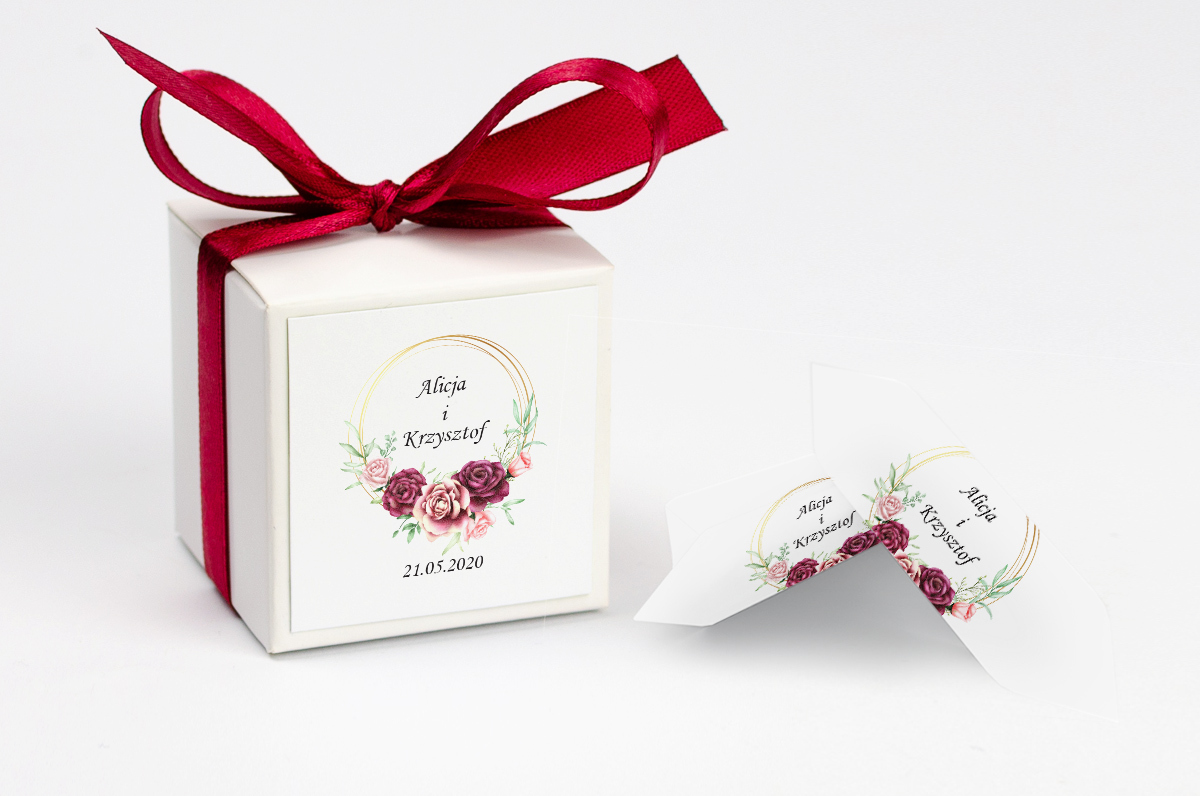 Pudełko na krówki z bordową kokardą