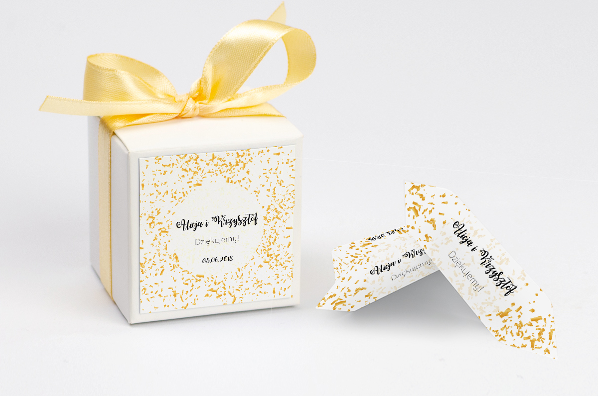 Pudełko na krówki ze złotą kokardą