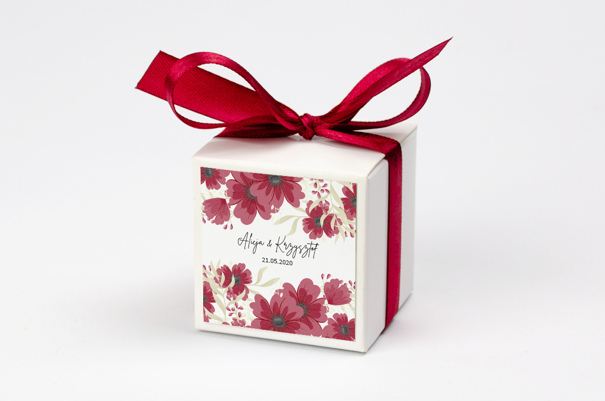 Pudełko na krówki z bordową kokardą