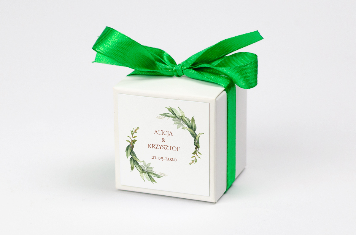 Pudełko na krówki z zieloną kokardą