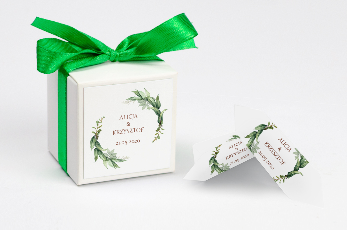 Pudełko na krówki z zieloną kokardą