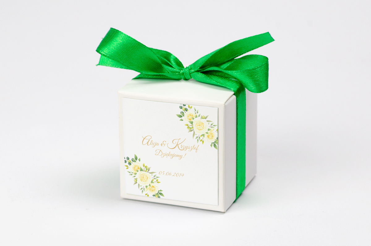 Pudełko na krówki z zieloną kokardą