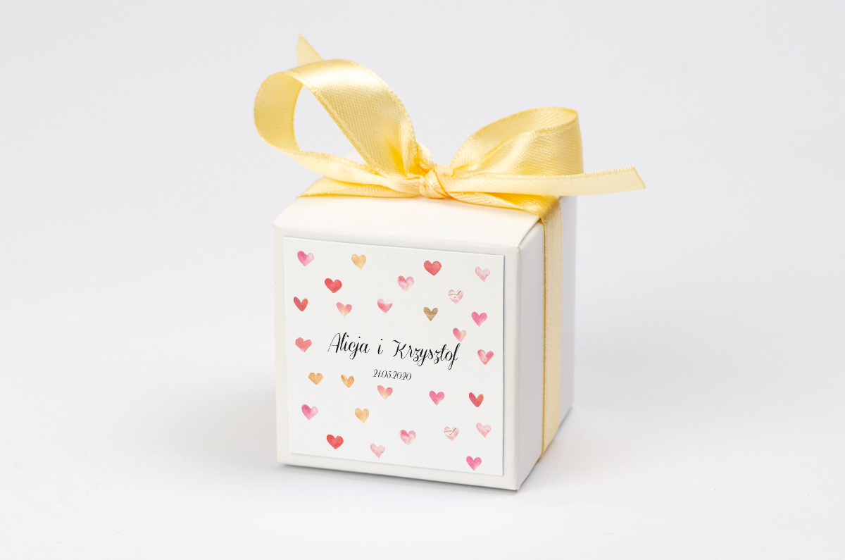 Pudełko na krówki z żółtą kokardą