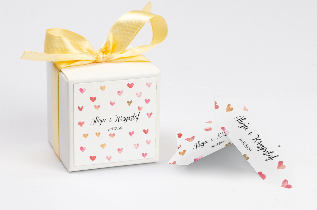 Pudełko na krówki z żółtą kokardą