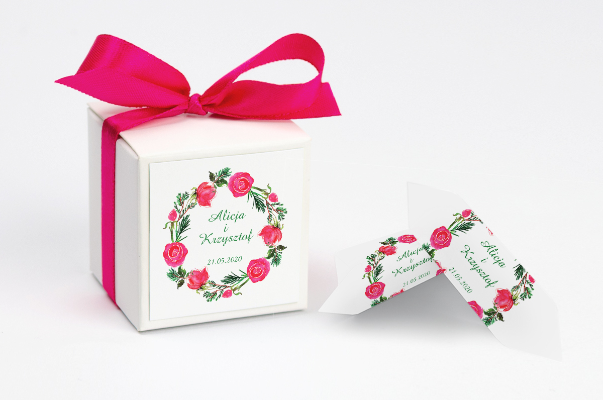 Pudełko na krówki z czerwoną kokardą