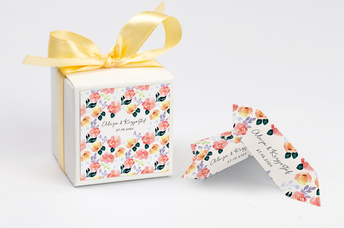 Pudełko na krówki z żółtą kokardą