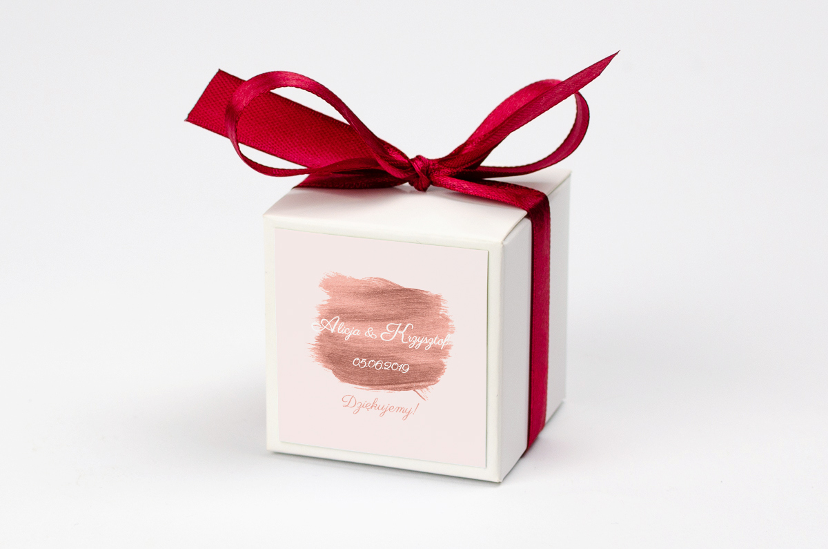 Pudełko na krówki z bordową kokardą