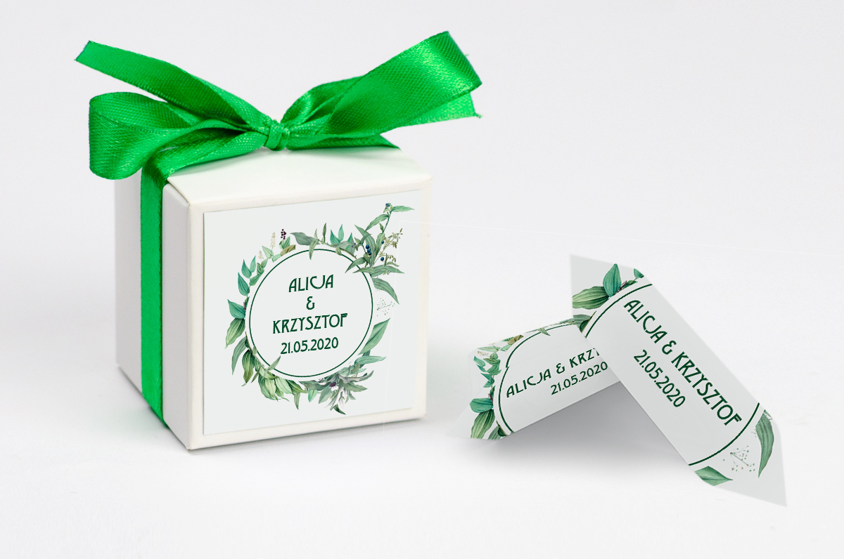 Pudełko na krówki z zieloną kokardą