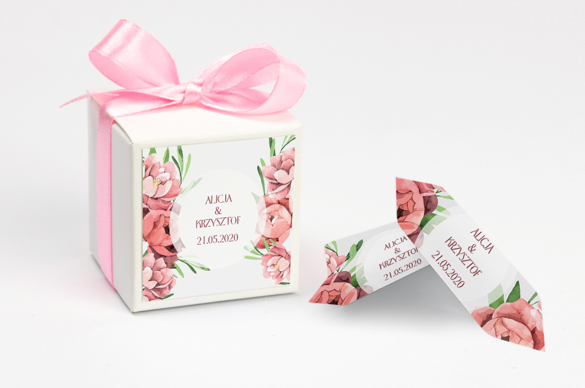 Pudełko na krówki z różową kokardą