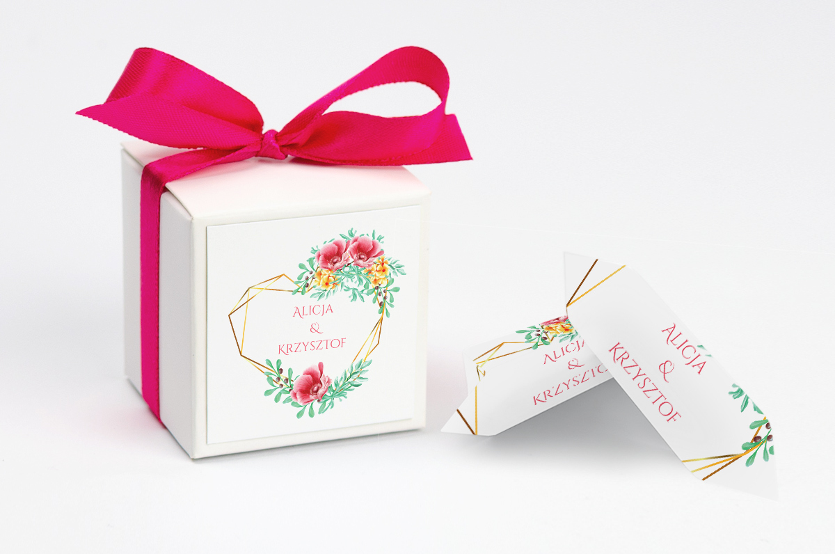 Pudełko na krówki z malinową kokardą