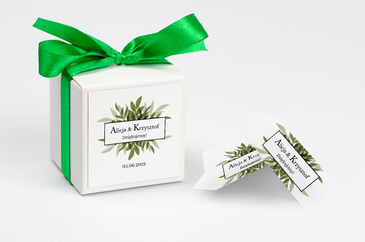 Pudełko na krówki z zieloną kokardą