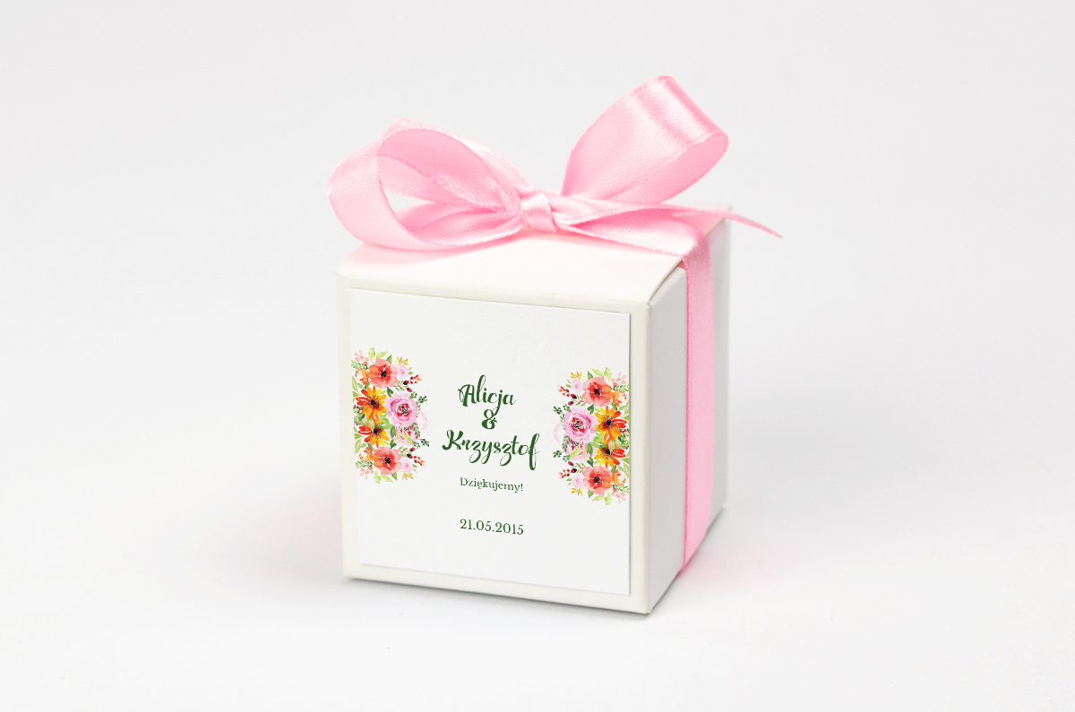 Pudełko na krówki z różową kokardą